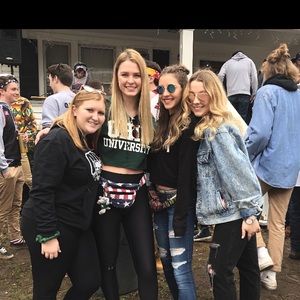 Meet your Posher, Caitlyn